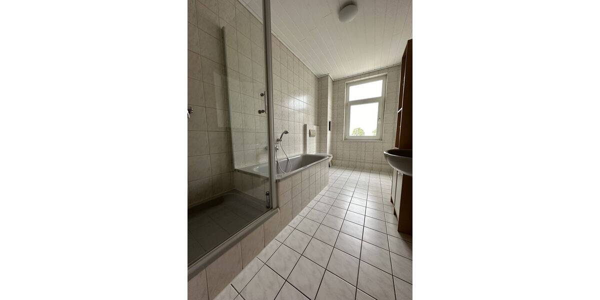 Etagenwohnung Lützen - 4 Zimmer, 120 m&sup2;, 980&euro; | Angebot:26797660