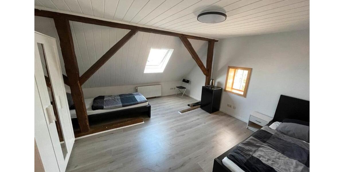 Einfamilienhaus Lage - 12 Zimmer, 270 m&sup2;, 15&euro; | Angebot:26044108