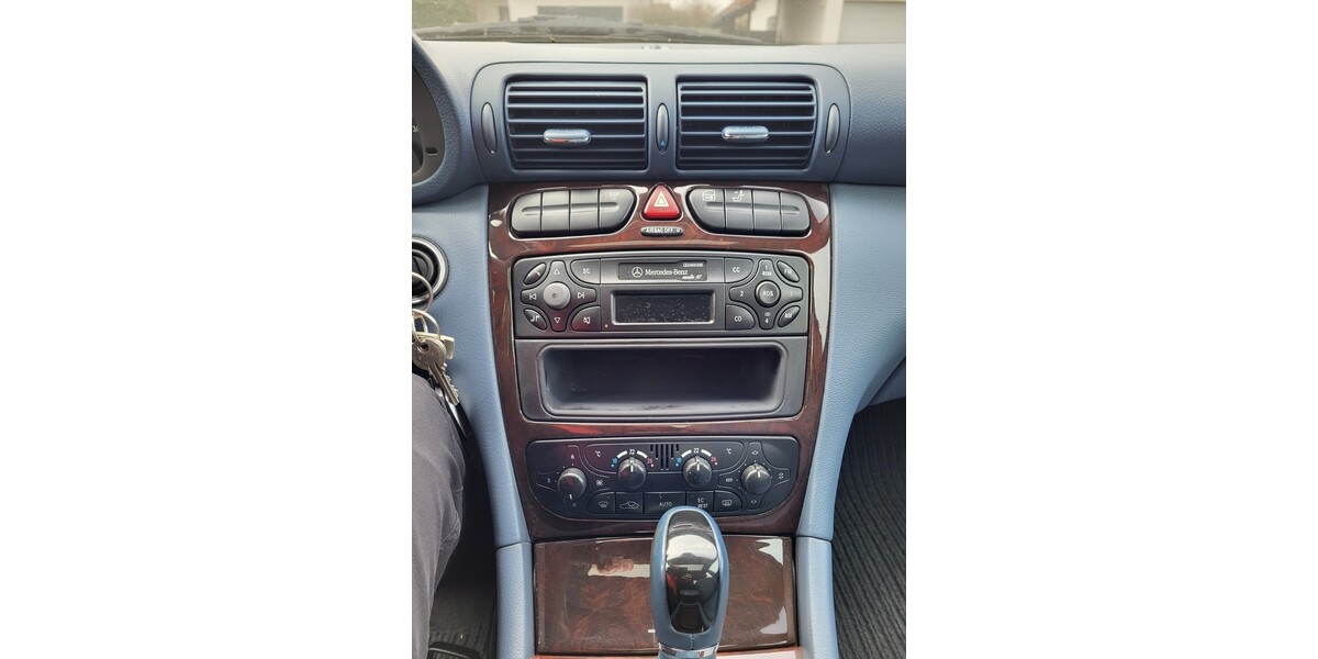 Mercedes-Benz 220 66.300 km 7.900 &euro; Linden 35440