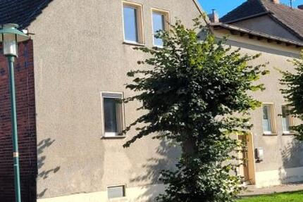 Bei Wittenberg: Hausteil auf 4-Seitenhof - Innenhof, Scheune opt. 4 zimmer