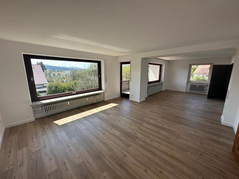 Großzügige 4-Zi.-Whg. mit 2 Balkonen in Waldershof