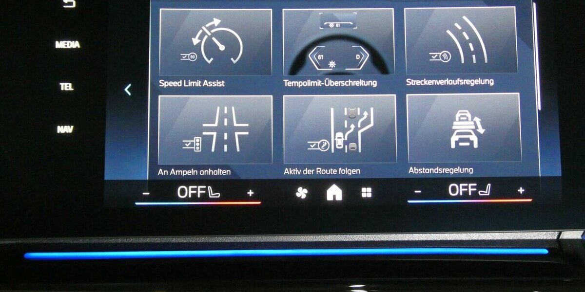 BMW X1 20d xDrive x-Line AHK,360°,HUD,Ledersportsitze 21.200 km 41.990 &euro; Landshut 84030