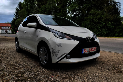 Toyota Aygo (X) 65.400 km 7.999 &euro; Straßberg 72479