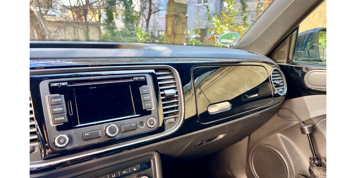 VW Beetle Cabriolet 138.000 km 13.900 &euro; Dresden 01067