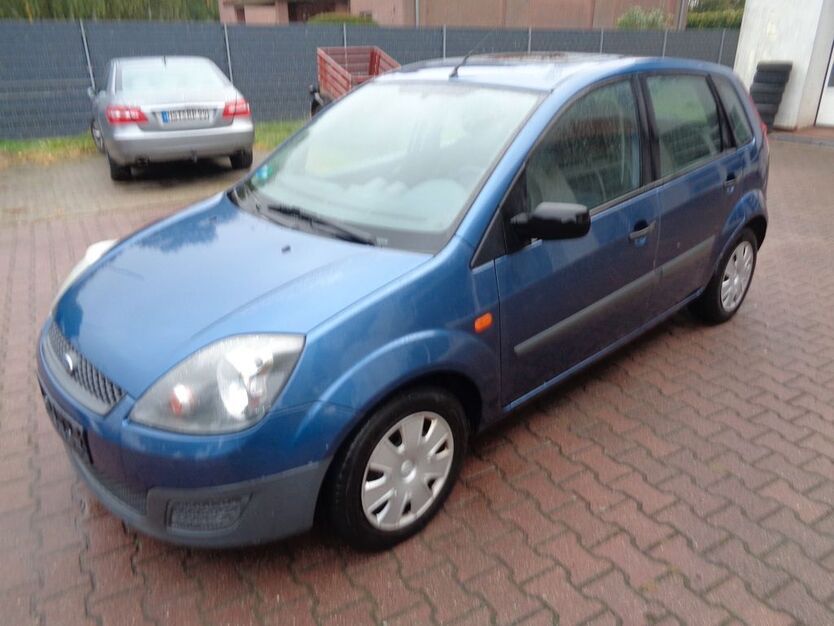 Ford Fiesta 140.000 km 2.400 € Neubrandenburg OT Küssow 17036