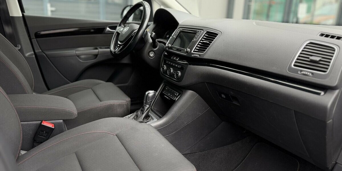 VW Sharan Sound / EL.Türe / Carplay / Kamera / DAB 113.657 km 24.590 &euro; Mönchengladbach 41066