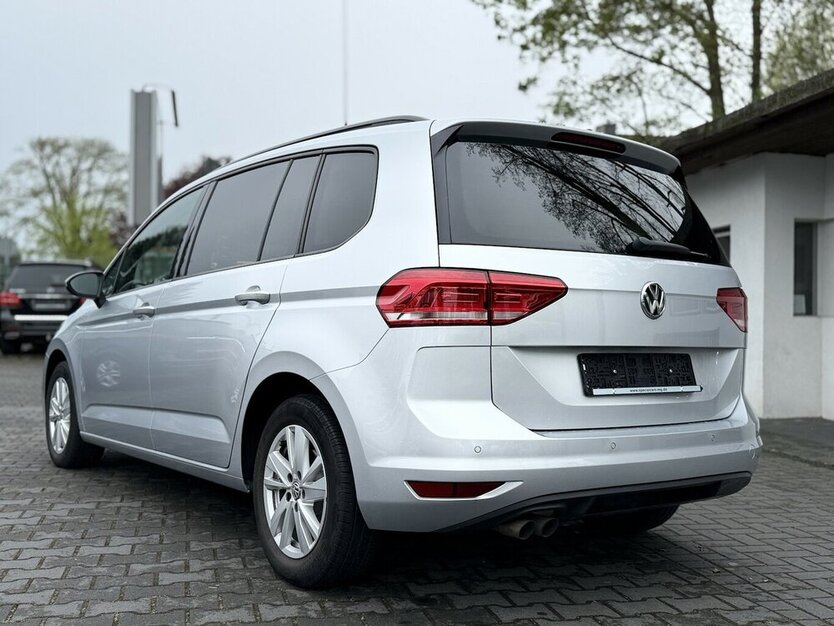 VW Touran 7-Sitze/Discover Pro/ACC/AHK/Automatik 110.000 km 24.490 € Mönchengladbach 41066