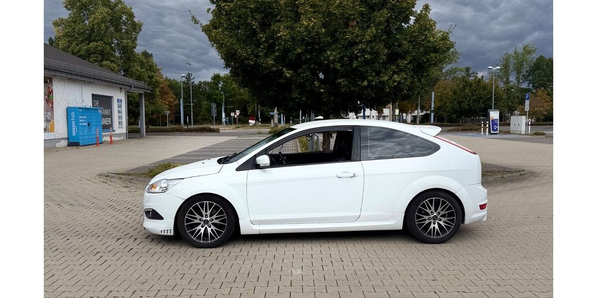 Ford Focus 143.000 km 3.999 € Merseburg 06217