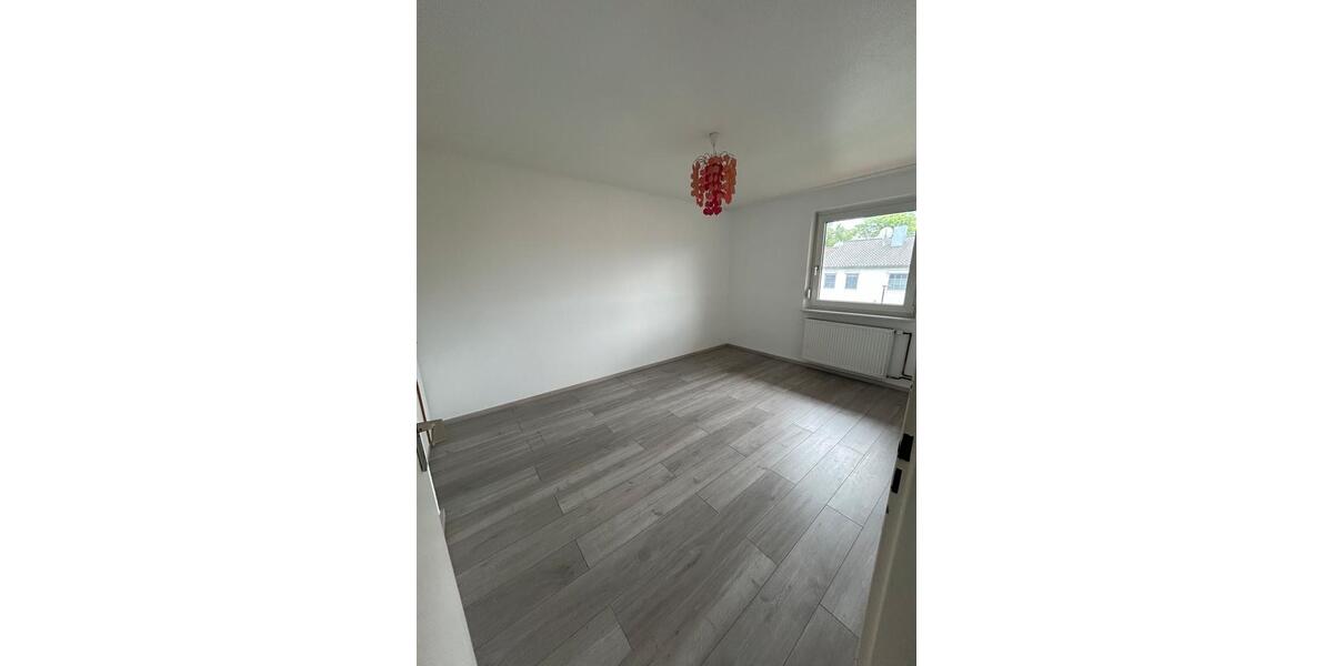 Reihenhaus Mühlacker - 1 Zimmer, 155 m&sup2;, 1.750&euro; | Angebot:26495708