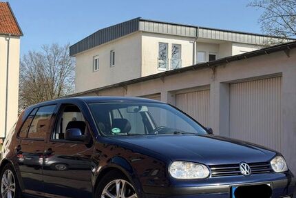 VW Golf 284.000 km 2.590 &euro; Halle Westfalen 33790