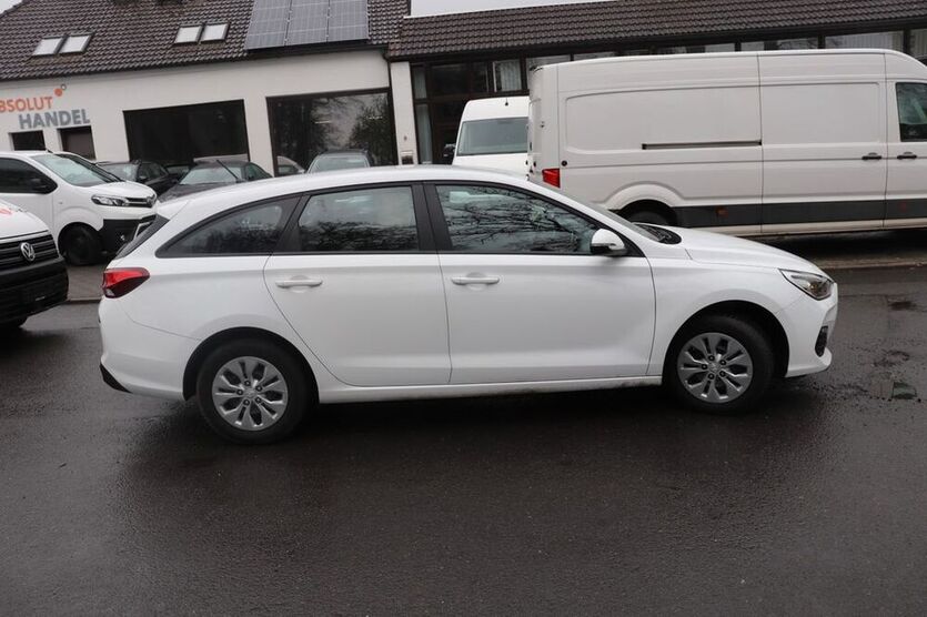 i30