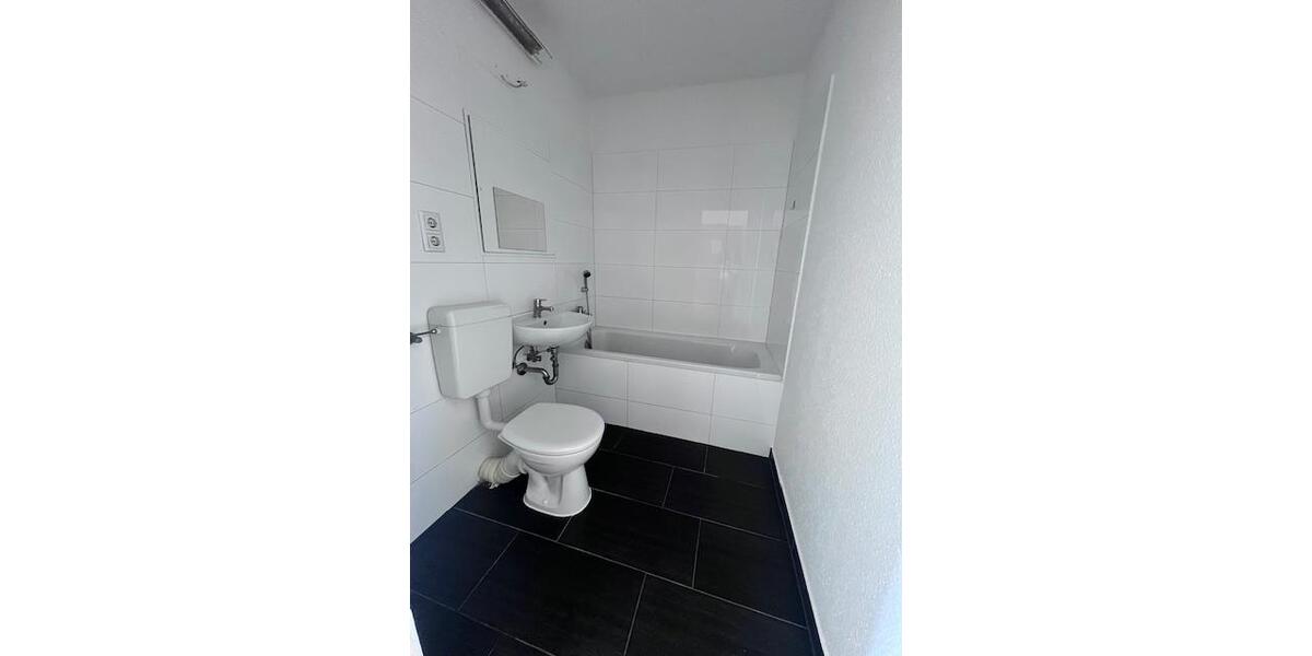 Etagenwohnung Halle (Saale) Silberhöhe - 5 Zimmer, 133 m&sup2;, 600&euro; | Angebot:25974501