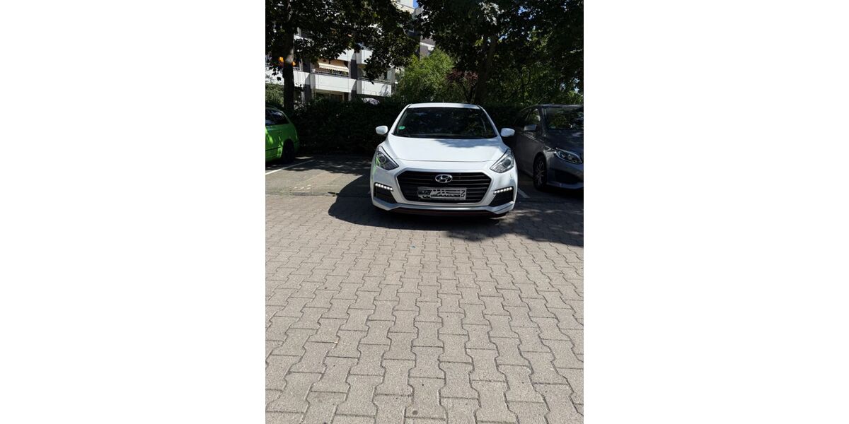 Hyundai i30 156.000 km 9.000 &euro; Berlin 12359