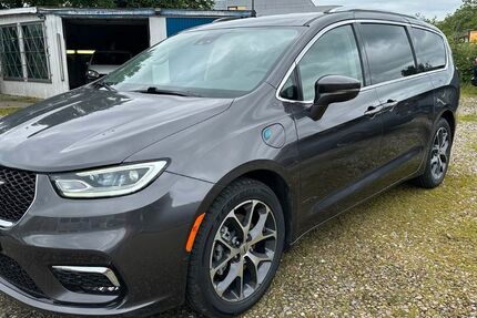 Chrysler Pacifica 82.000 km 37.999 € Hamburg 22309