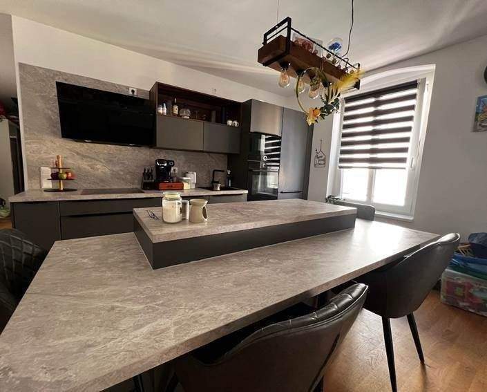 Luxuriöse 3-Zimmer-Wohnung mit Aufzug, Fußbodenheizung, Einbauküche, 2 Bädern & Wohnküche mit Balkon! 3 zimmer