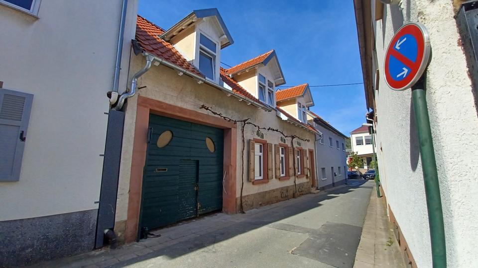 4-Zimmer-Whg. in 2-Parteien-Haus im Zentrum DÜW zimmer