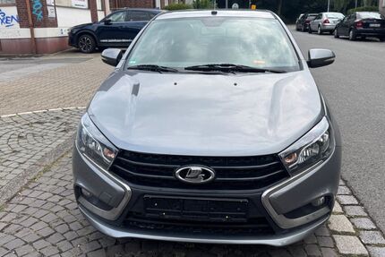 Lada Vesta 99.000 km 5.999 &euro; Gelsenkirchen 45879