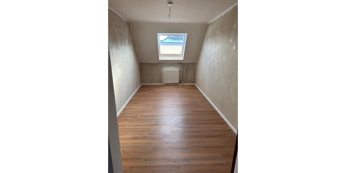 Dachgeschoßwohnung Garrel - 5 Zimmer, 95 m&sup2;, 700&euro; | Angebot:25280342