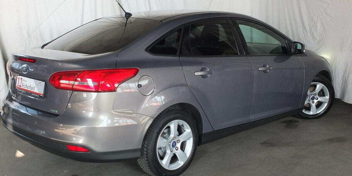 Ford Focus KLIMAUTOMATIK PARKPILOT 4-TÜRIG 118.919 km 6.998 &euro; Köln 50858
