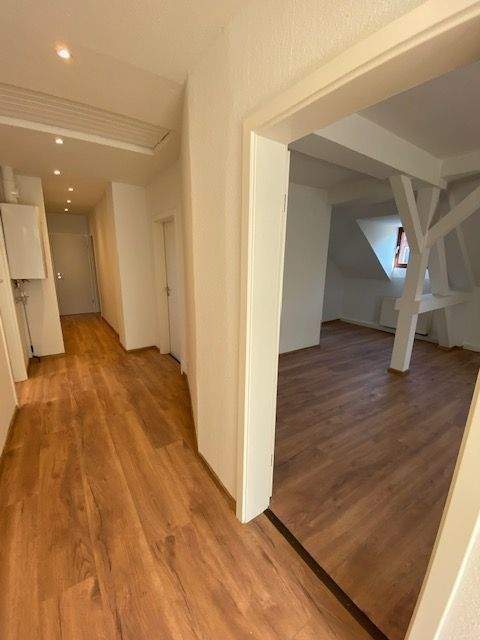 N-Glockenhof ! Neuwertige 5-ZW, 127 m², EBK, Laminat im 3.OG ohne Aufzug 5 zimmer