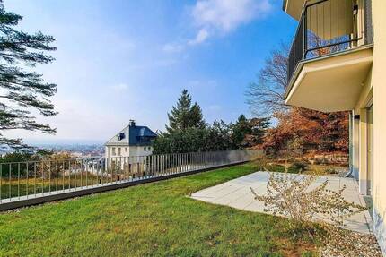 Traumhafte Aussicht über Dresden - Stilvolle 4,5-Zimmer-Wohnung mit 3 Terrassen, großem Garten, Einbauküche und eigener Garage!
