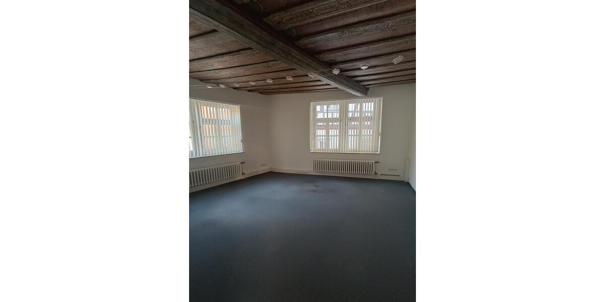 Ihre Gewerbeeinheit in Top-Innenstadtlage von Kitzingen – Befristet bis 31.12.2028 zimmer