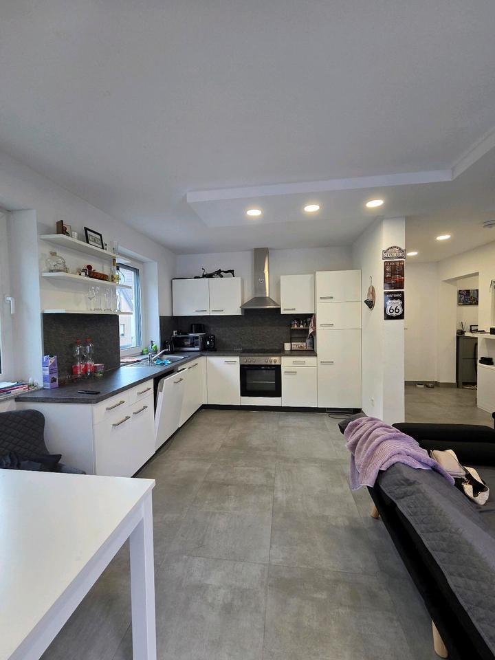 Moderne sanierte 2-Zimmer-Wohnung mit Balkon und EBK