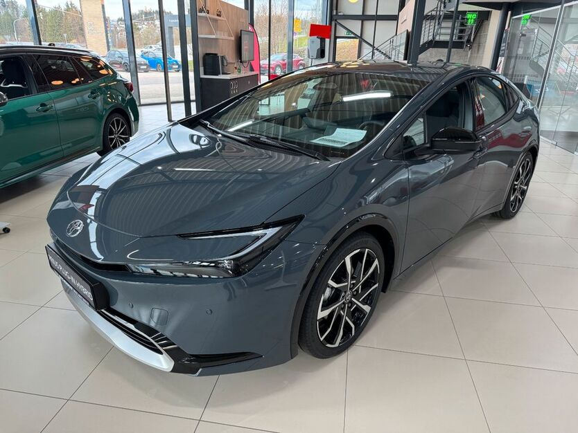 Toyota Prius 3.231 km 41.200 € Regen 94209
