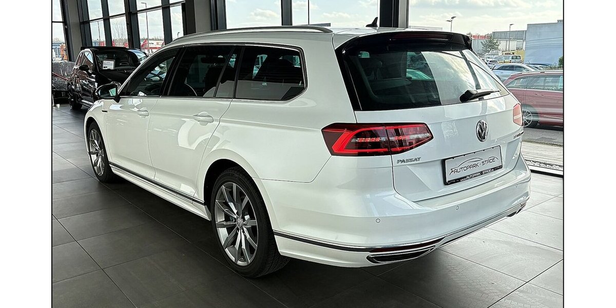 VW Passat Var. 2.0 TDI 4Motion R line AID ACC 130.600 km 17.999 &euro; Stade 21682