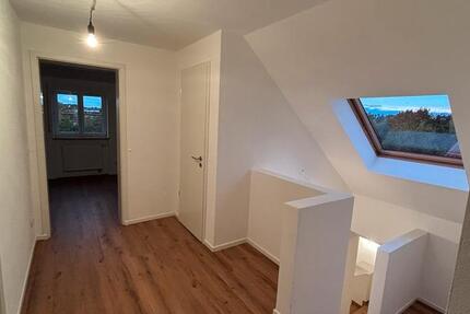 Großzügige 3-Zimmer-Dachgeschosswohnung mit Balkon in Germering zimmer