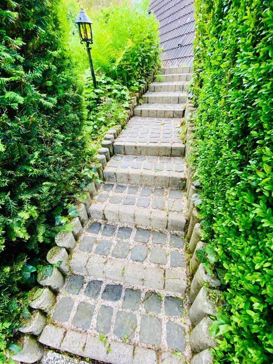 Ein ganzes Haus mit Garten zur Miete einer Wohnung! Vermietung.