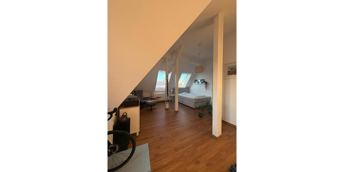 Dachgeschoßwohnung Erfurt Johannesplatz - 1 Zimmer, 38 m&sup2;, 500&euro; | Angebot:25399995