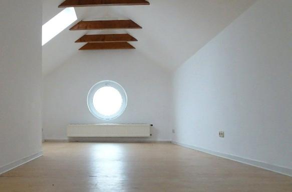 Wunderschöne Nichtraucher-Dachgeschoßwohnung Nähe Pfaffenteich zimmer