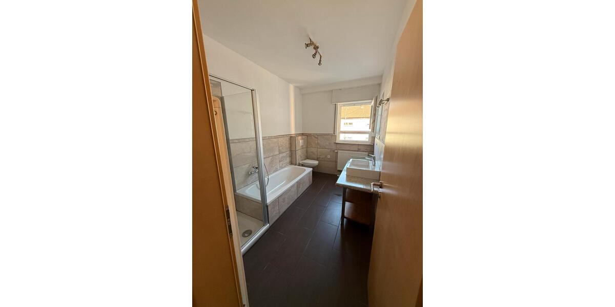 Etagenwohnung Hatzenbühl - 4 Zimmer, 125 m&sup2;, 1.100&euro; | Angebot:25415292