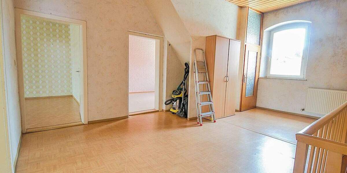 Bauernhaus, Landhaus Hahnbach - 9 Zimmer, 290 m&sup2;, 175.000&euro; | Angebot:25734670