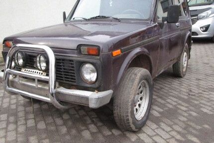 Lada Niva 86.520 km 1.999 € Eisfeld 98673