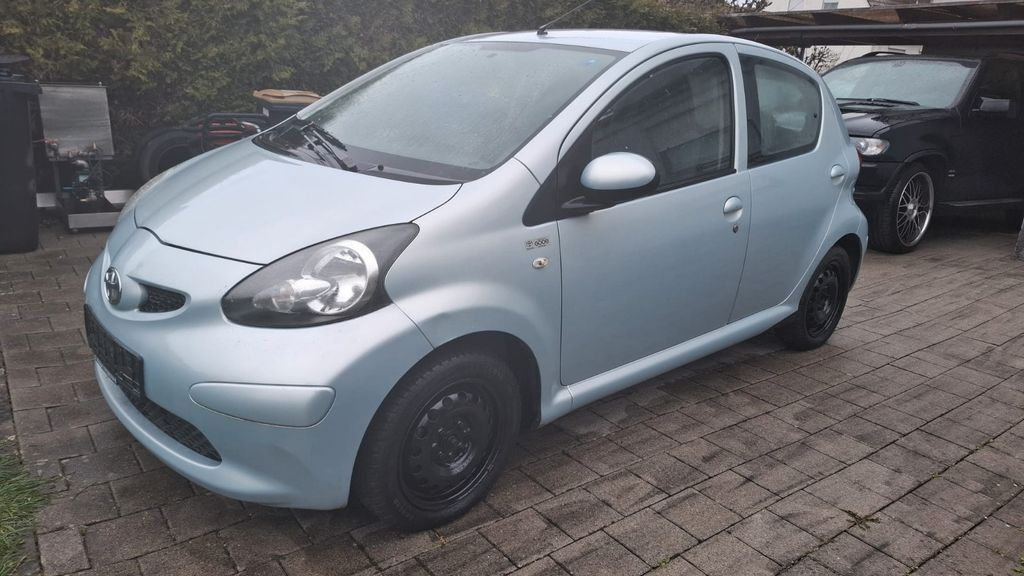 Toyota Aygo (X) 82.000 km 3.399 &euro; Bad friedrichshall 74177