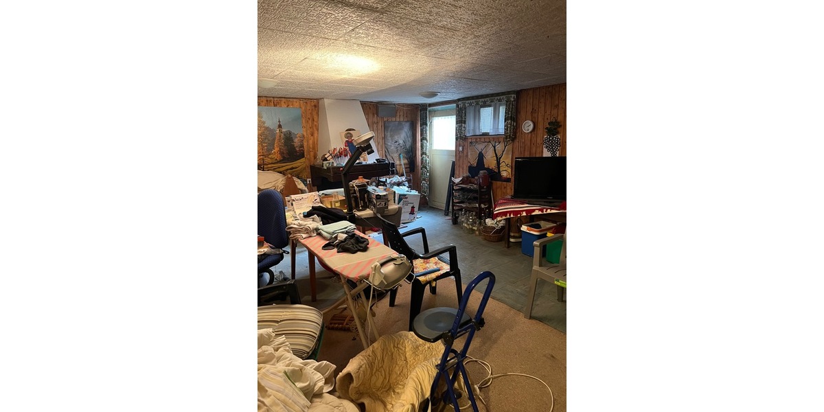 DUS, 4Zi. RMH, 110m² Wfl., 215m² Grd., Terr., Garten, Keller, Grg. 4 zimmer