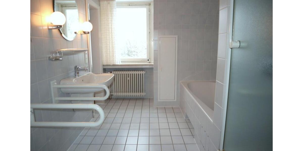 Einfamilienhaus Ganderkesee - 8 Zimmer, 257 m&sup2;, 1.500&euro; | Angebot:24772096