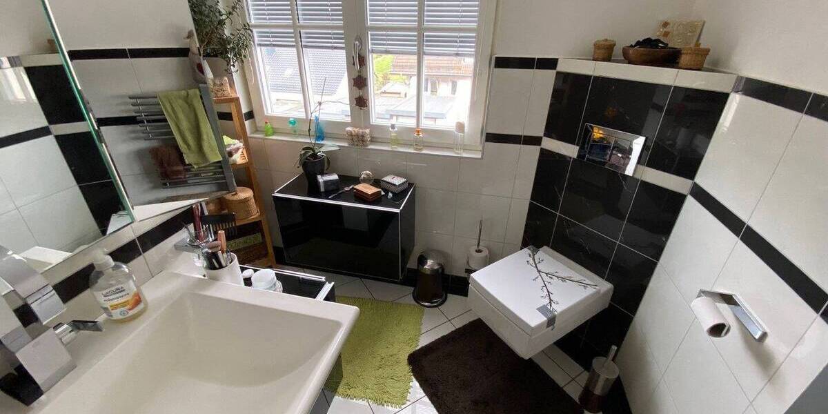 Mehrfamilienhaus, Wohnhaus Bad Berleburg - 7 Zimmer, 232 m&sup2;, 398.000&euro; | Angebot:25770546