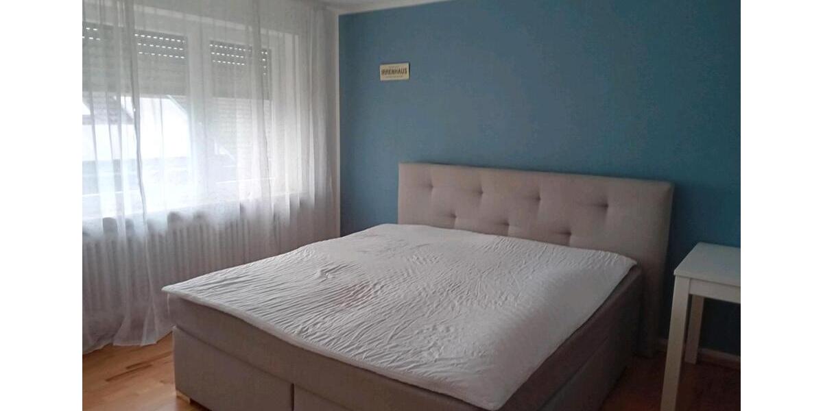 Doppelhaushälfte Tauberbischofsheim - 8 Zimmer, 170 m&sup2;, 1.500&euro; | Angebot:26089087