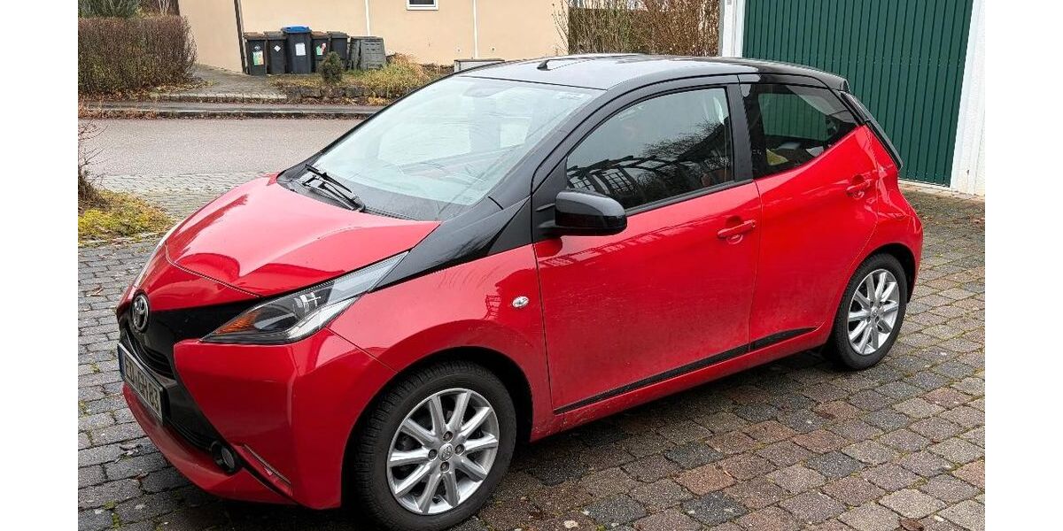Toyota Aygo (X) 28.800 km 8.100 &euro; Moosinning 85452
