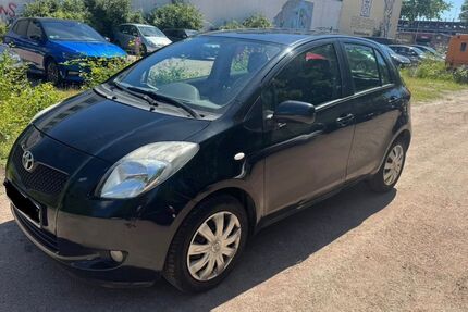 Toyota Yaris 175.879 km 2.850 &euro; Hamburg 22115