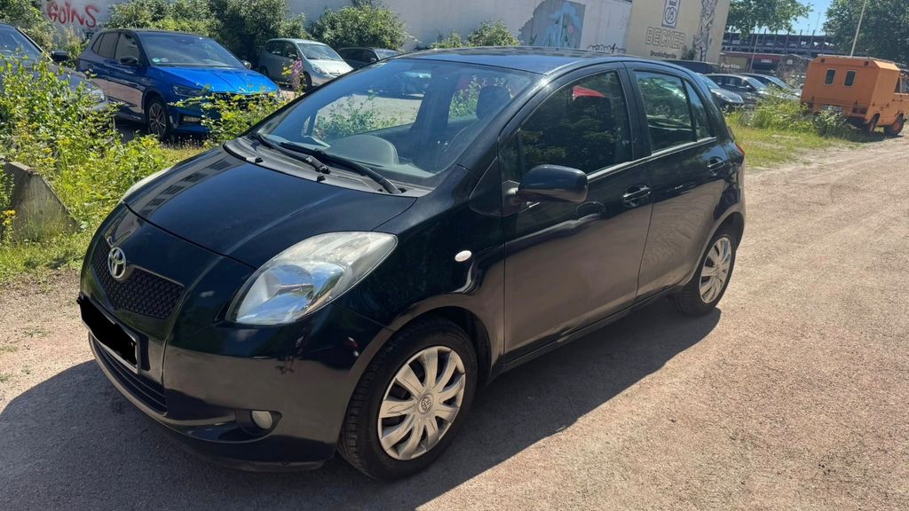 Toyota Yaris 175.879 km 2.850 &euro; Hamburg 22115