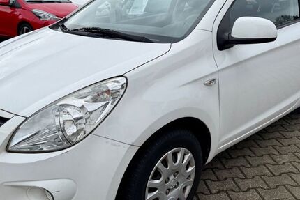 Hyundai i20 123.000 km 2.500 &euro; Zwenkau OT Löbschütz 04442