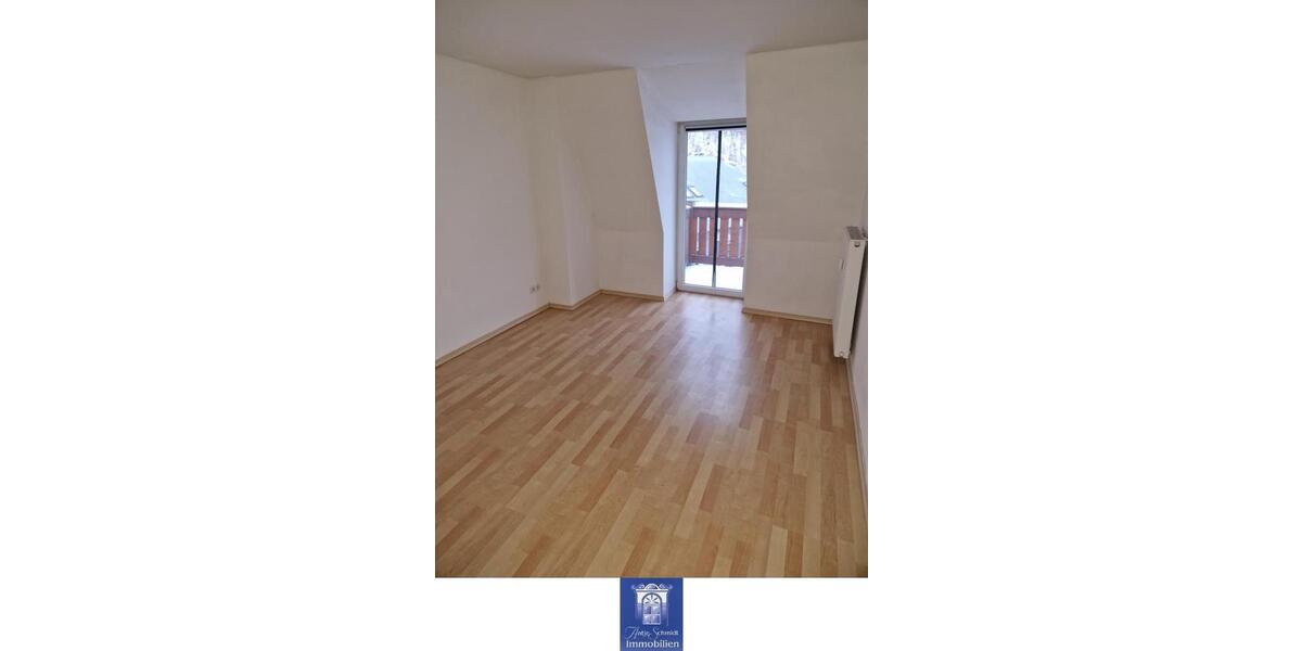 Dachgeschoßwohnung Freital - 3 Zimmer, 67 m&sup2;, 475&euro; | Angebot:26357500
