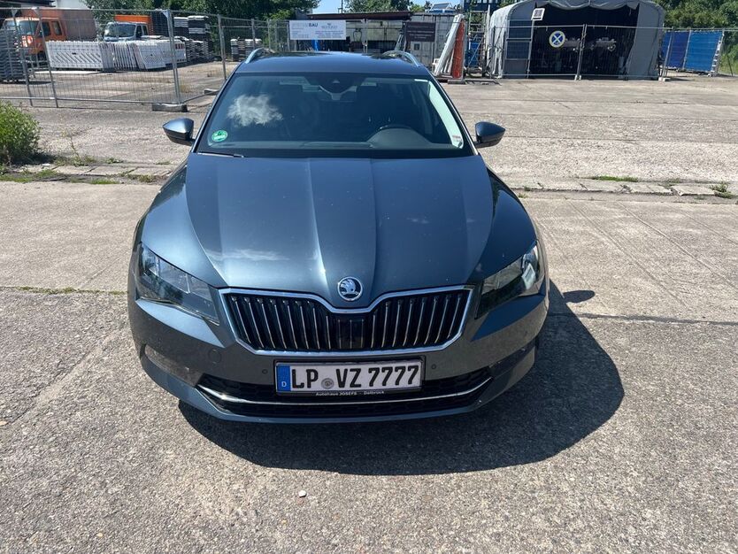 Skoda Superb 146.000 km 15.999 € Dresden 01069