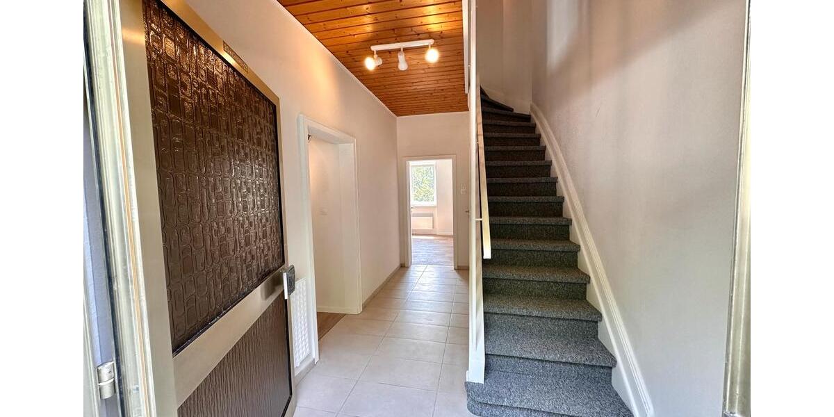 Doppelhaushälfte Iserlohn - 8 Zimmer, 155 m&sup2;, 1.399&euro; | Angebot:26248494