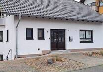 Großzügiges Einfamilienhaus mit EinliegerWohnung & unverbaubarem Burgenblick - Provisionsfrei