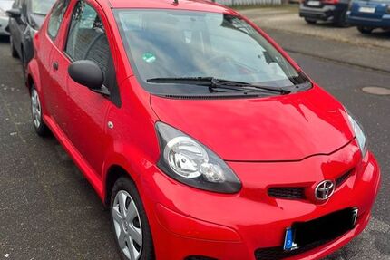 Toyota Aygo (X) 66.000 km 3.600 € Köln 50859